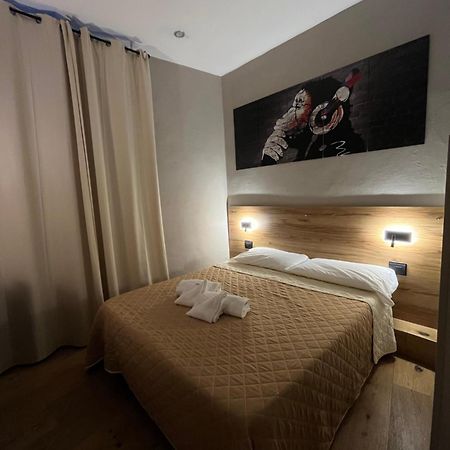 Hotel Pino Леричи Екстериор снимка