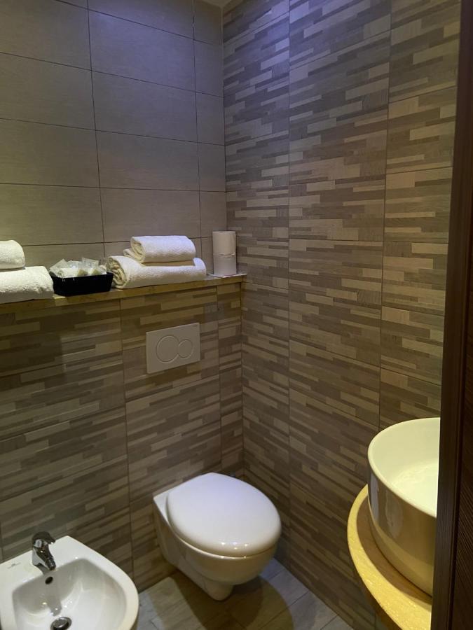 Hotel Pino Леричи Екстериор снимка