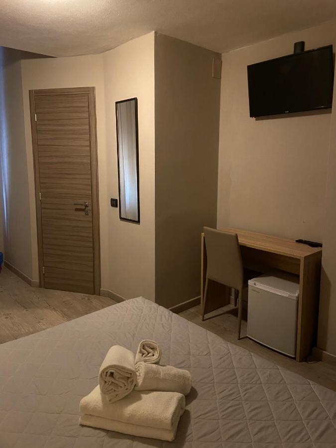 Hotel Pino Леричи Екстериор снимка