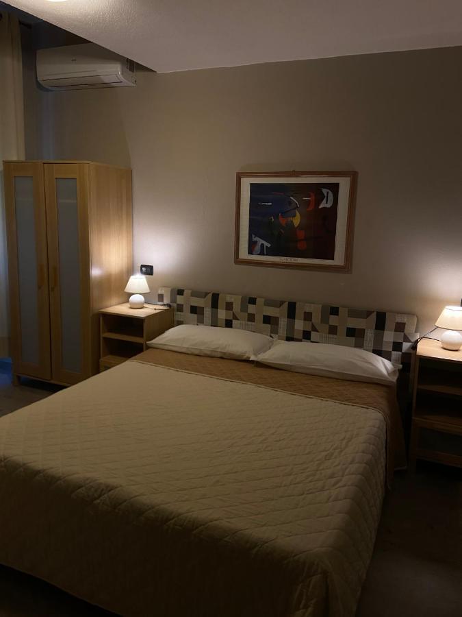 Hotel Pino Леричи Екстериор снимка