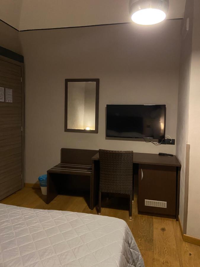Hotel Pino Леричи Екстериор снимка
