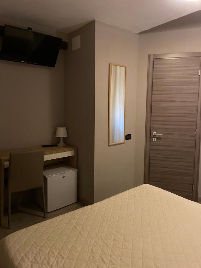 Hotel Pino Леричи Екстериор снимка