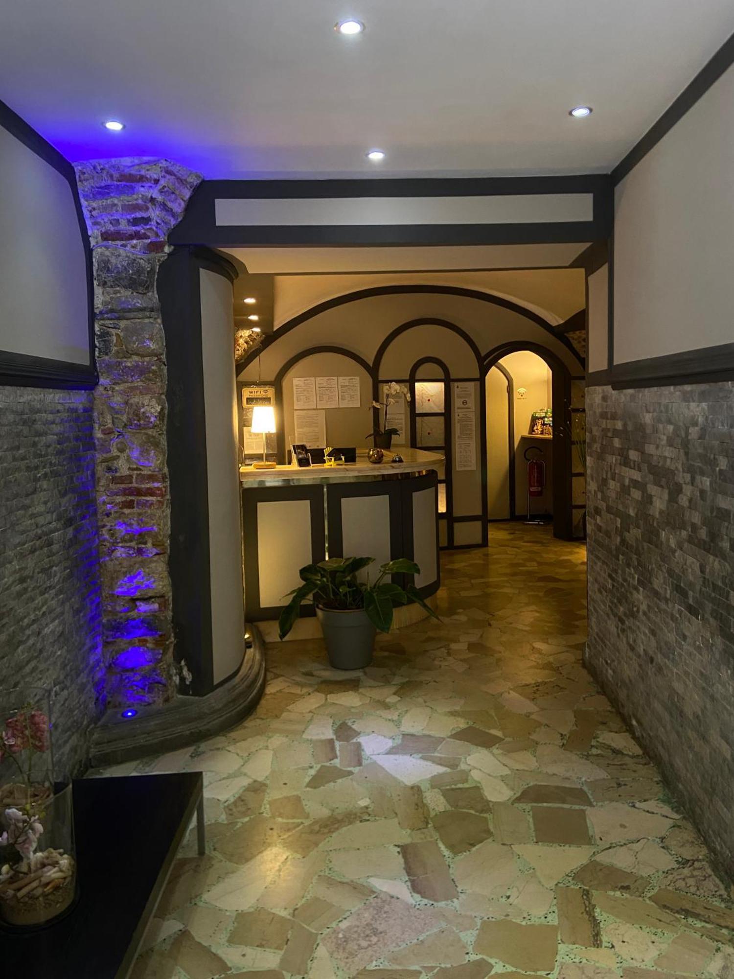 Hotel Pino Леричи Екстериор снимка