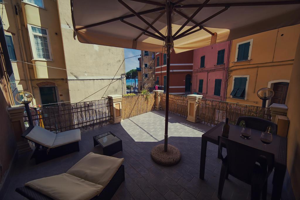 Hotel Pino Леричи Екстериор снимка