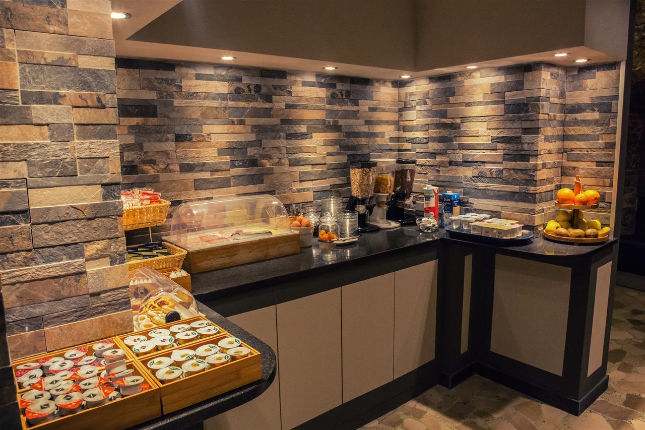 Hotel Pino Леричи Екстериор снимка