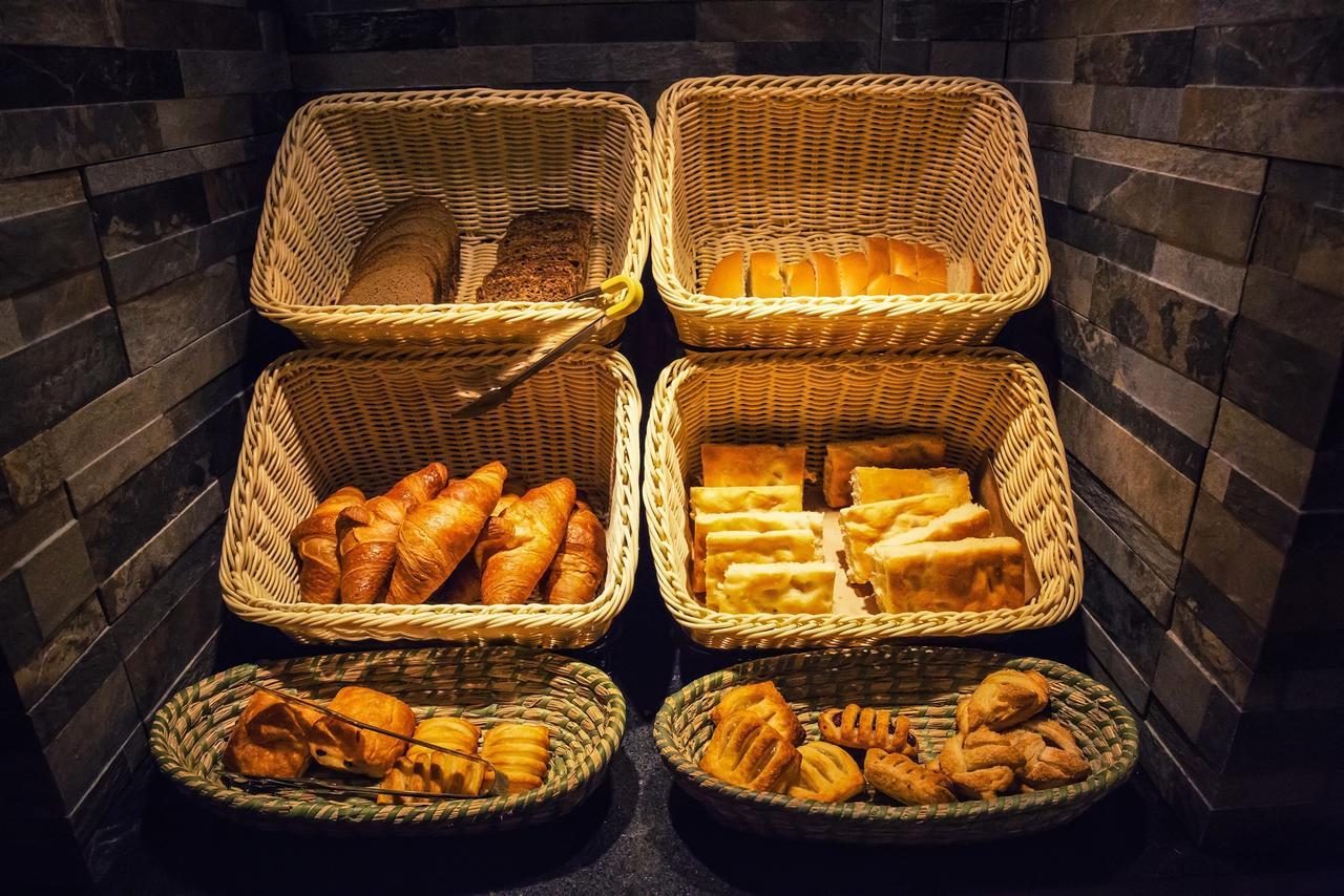 Hotel Pino Леричи Екстериор снимка