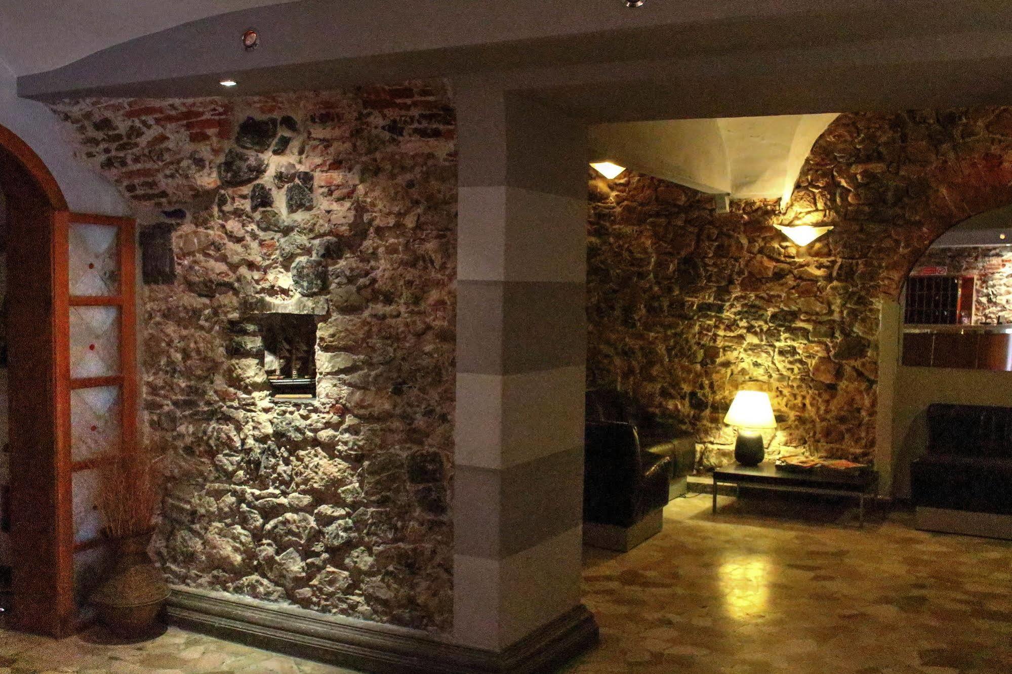 Hotel Pino Леричи Екстериор снимка