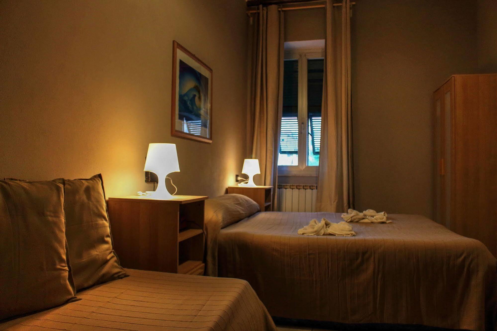 Hotel Pino Леричи Екстериор снимка