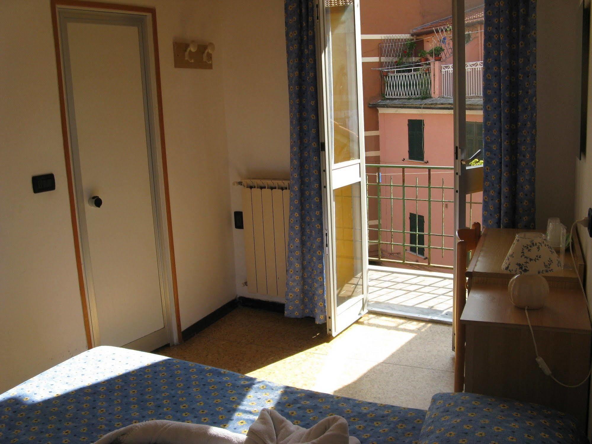 Hotel Pino Леричи Екстериор снимка