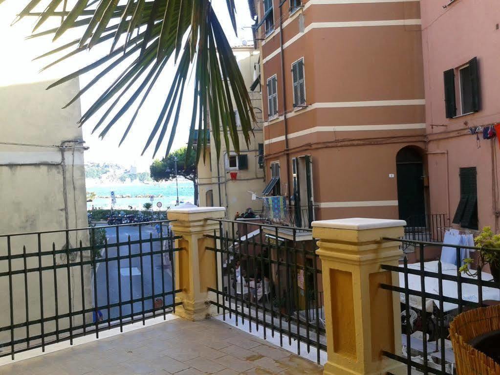Hotel Pino Леричи Екстериор снимка